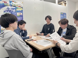 チームミーティング(週に1回) チームミーティング(週に1回)