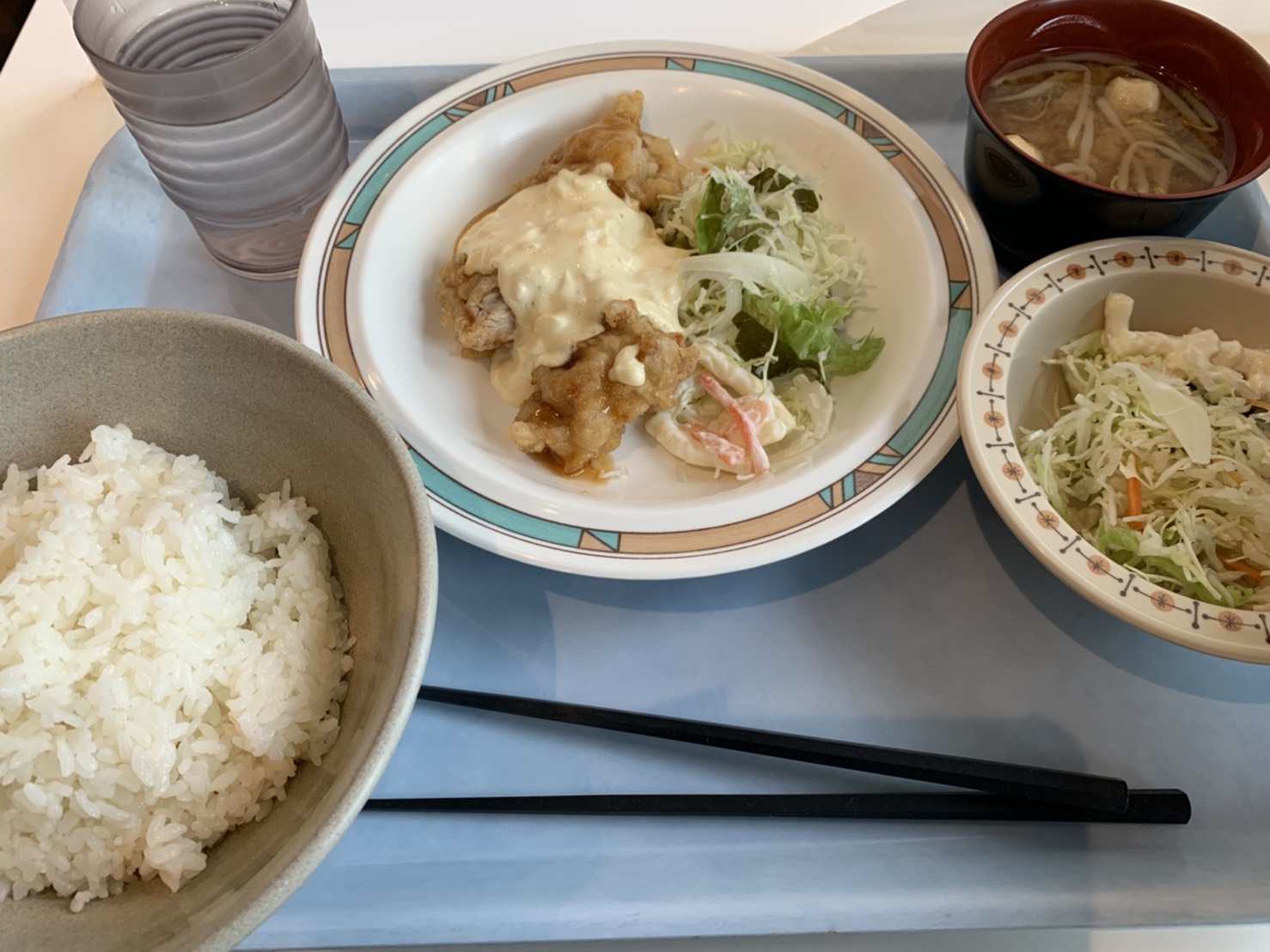 明治大学国際日本学部の食堂