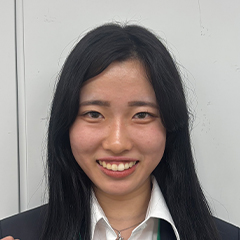 秋山　志織 さん　上智大学　外国語学部