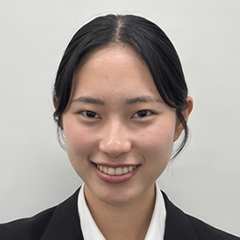 岡　綾音　さん　早稲田大学　政治経済学部