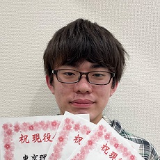 秋山雄矢