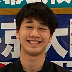 山初希