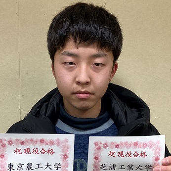 何川由真