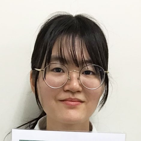 秋山美月
