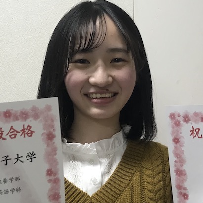 秦愛佳