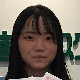 輿石桃葉
